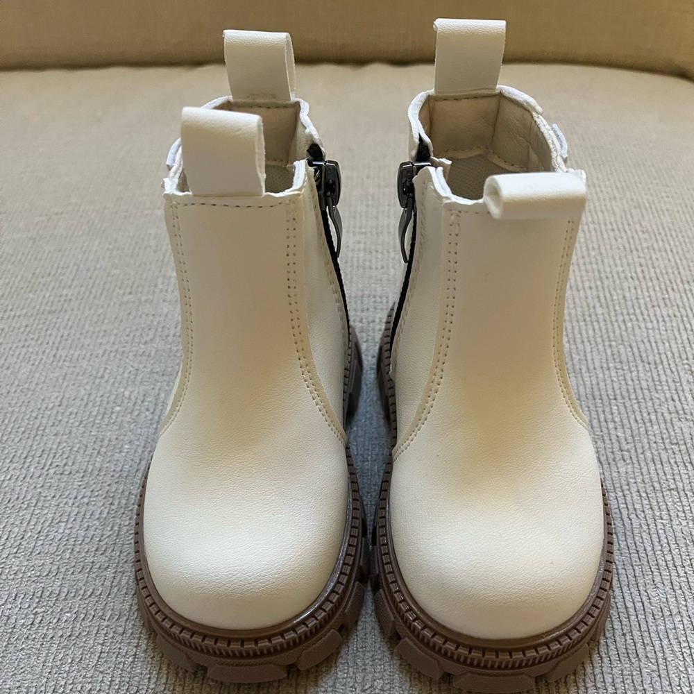 Brand new toddler size 21 white boots